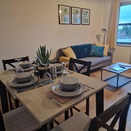 Vibrant Cosy 2 Bedroom Apartment Coventry Exterior photo