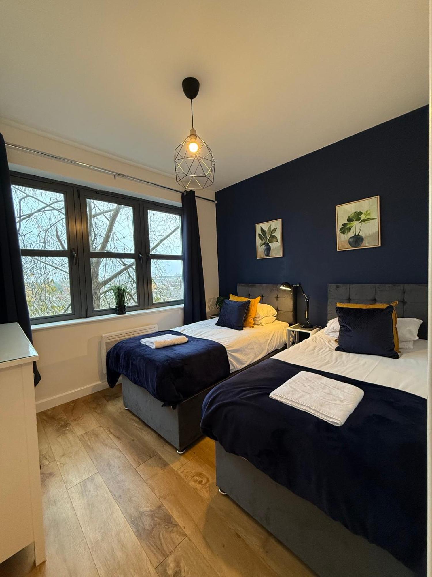 Vibrant Cosy 2 Bedroom Apartment Coventry Exterior photo