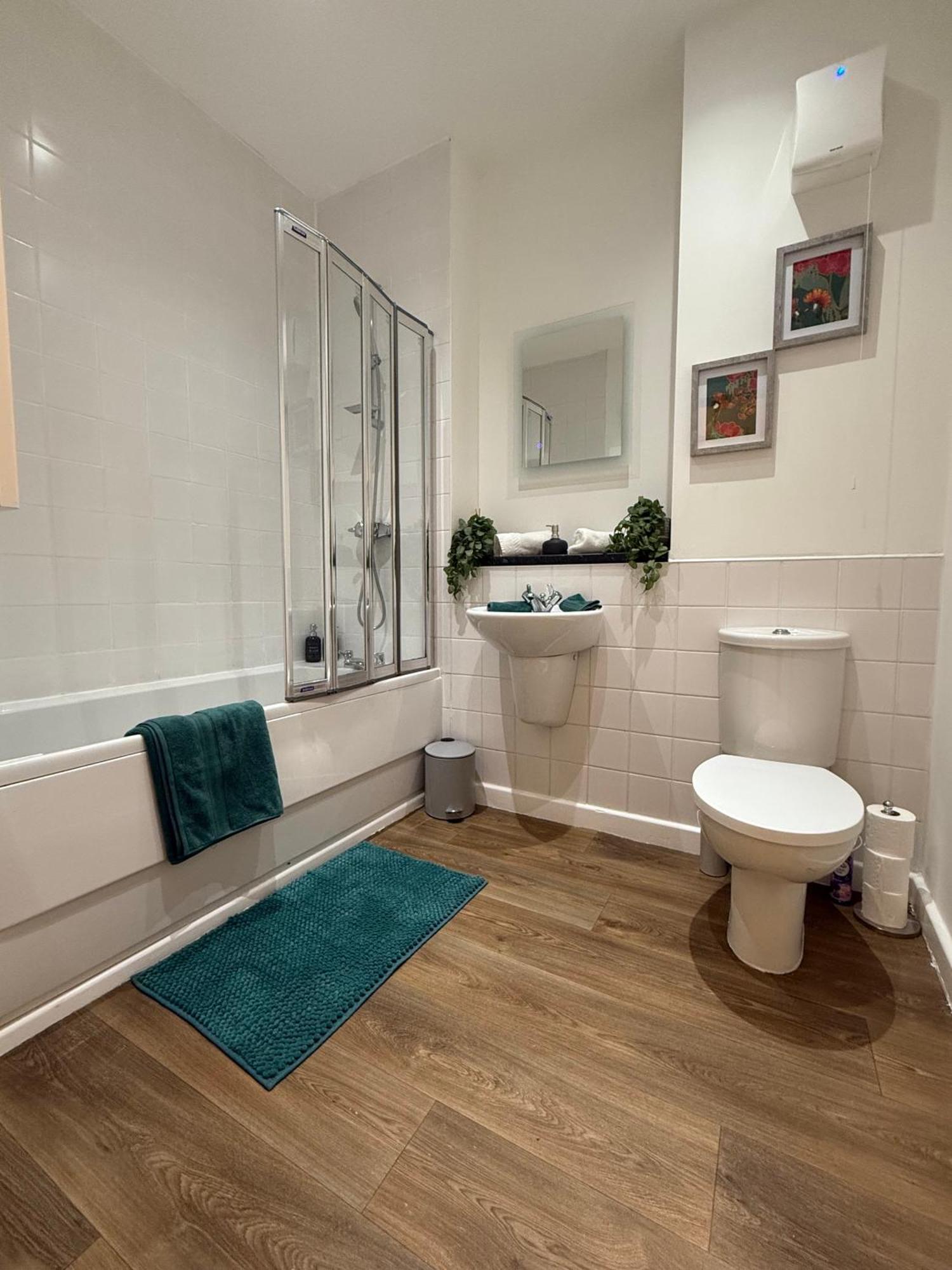Vibrant Cosy 2 Bedroom Apartment Coventry Exterior photo