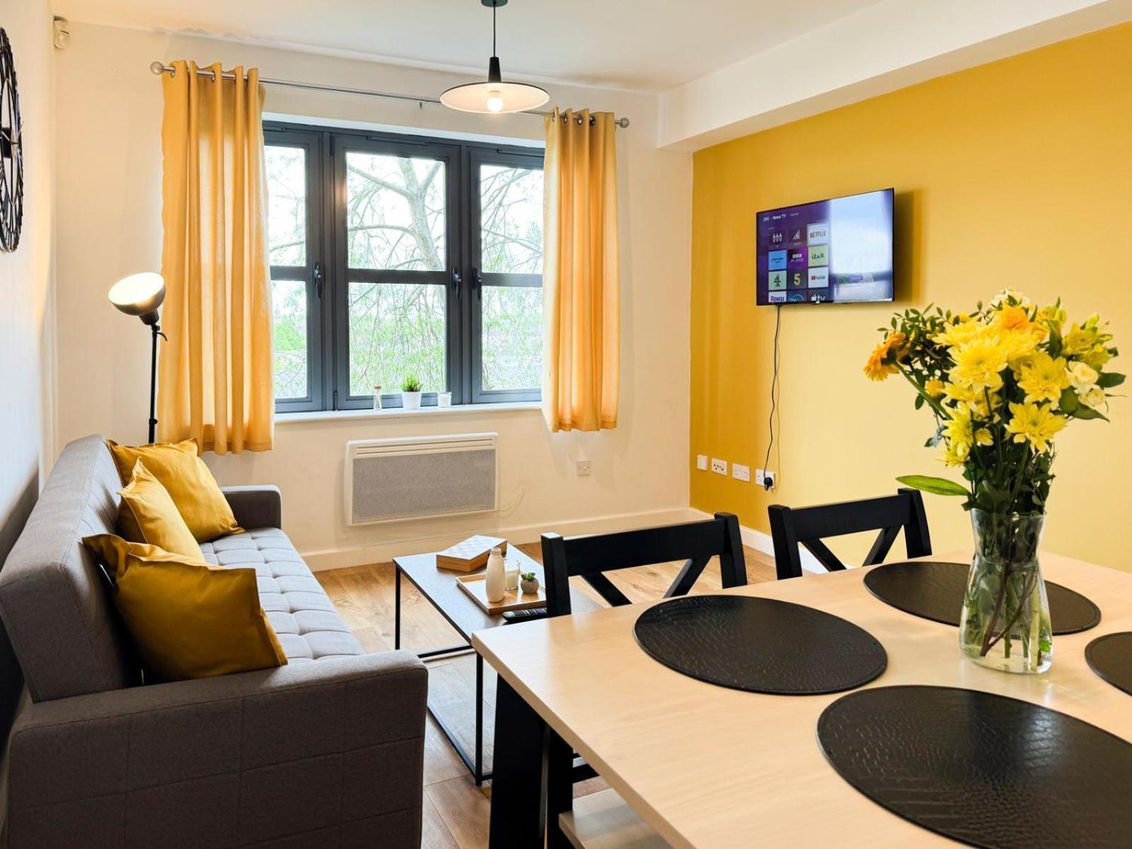 Vibrant Cosy 2 Bedroom Apartment Coventry Exterior photo