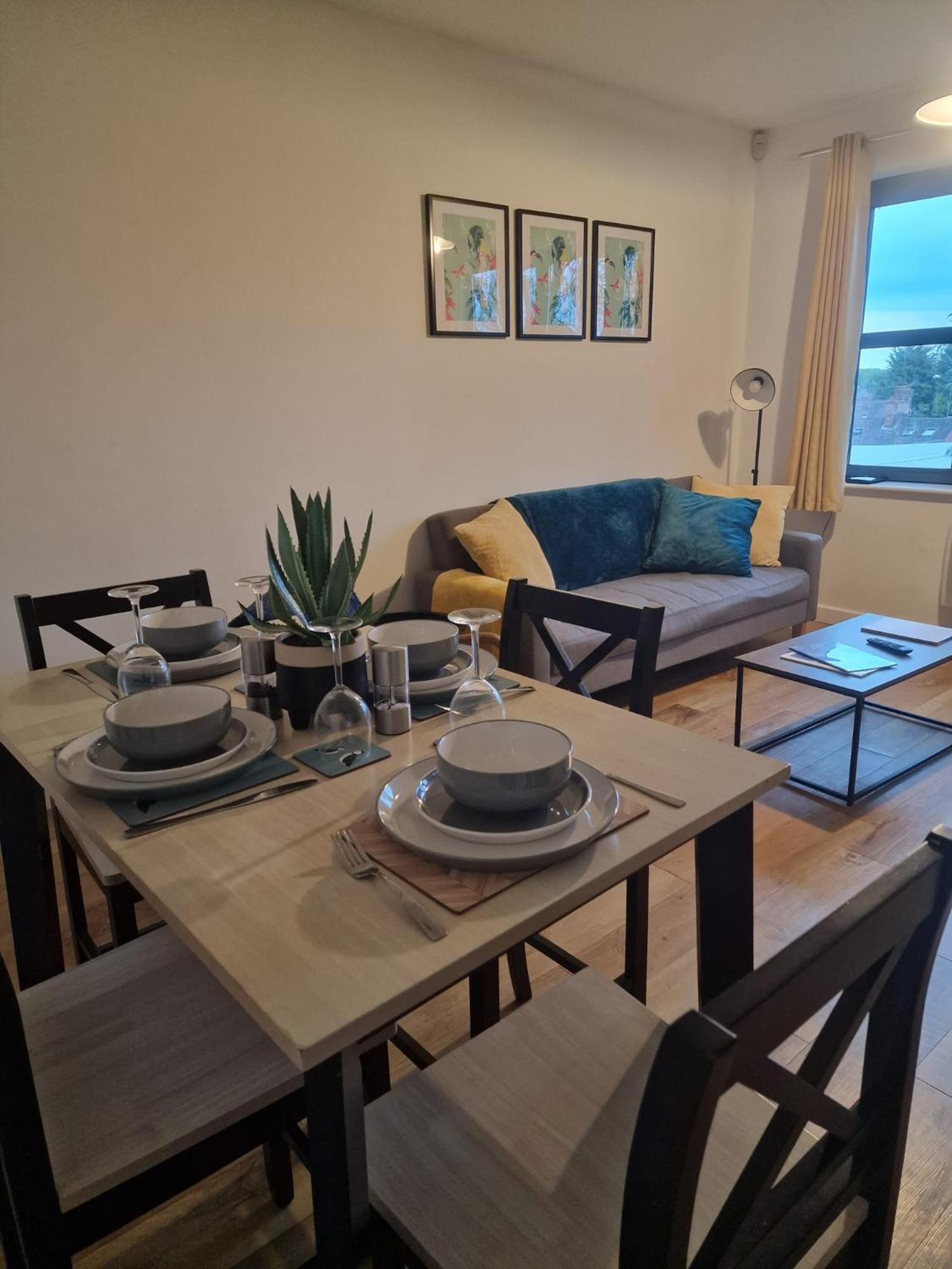 Vibrant Cosy 2 Bedroom Apartment Coventry Exterior photo